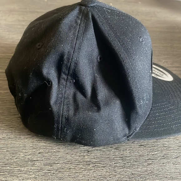 Volcom black hat - Picture 3 of 5